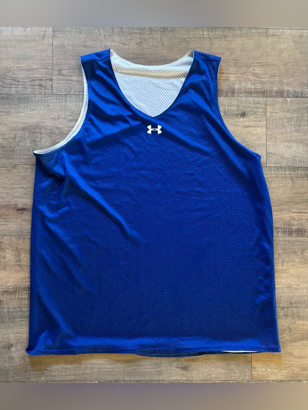Under Armour men’s size 2XL blue white reversible sleeveless basketball jersey